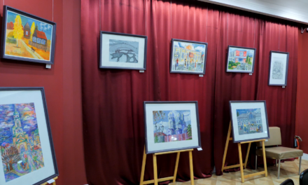 В Троицке открылась выставка работ юных художников